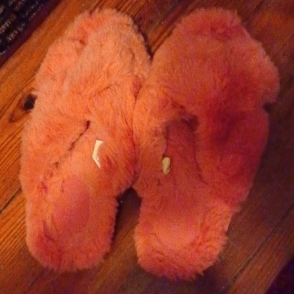 WOMENS 9/10 PINK FLUFFY SLIPPERS - Picture 2 of 5